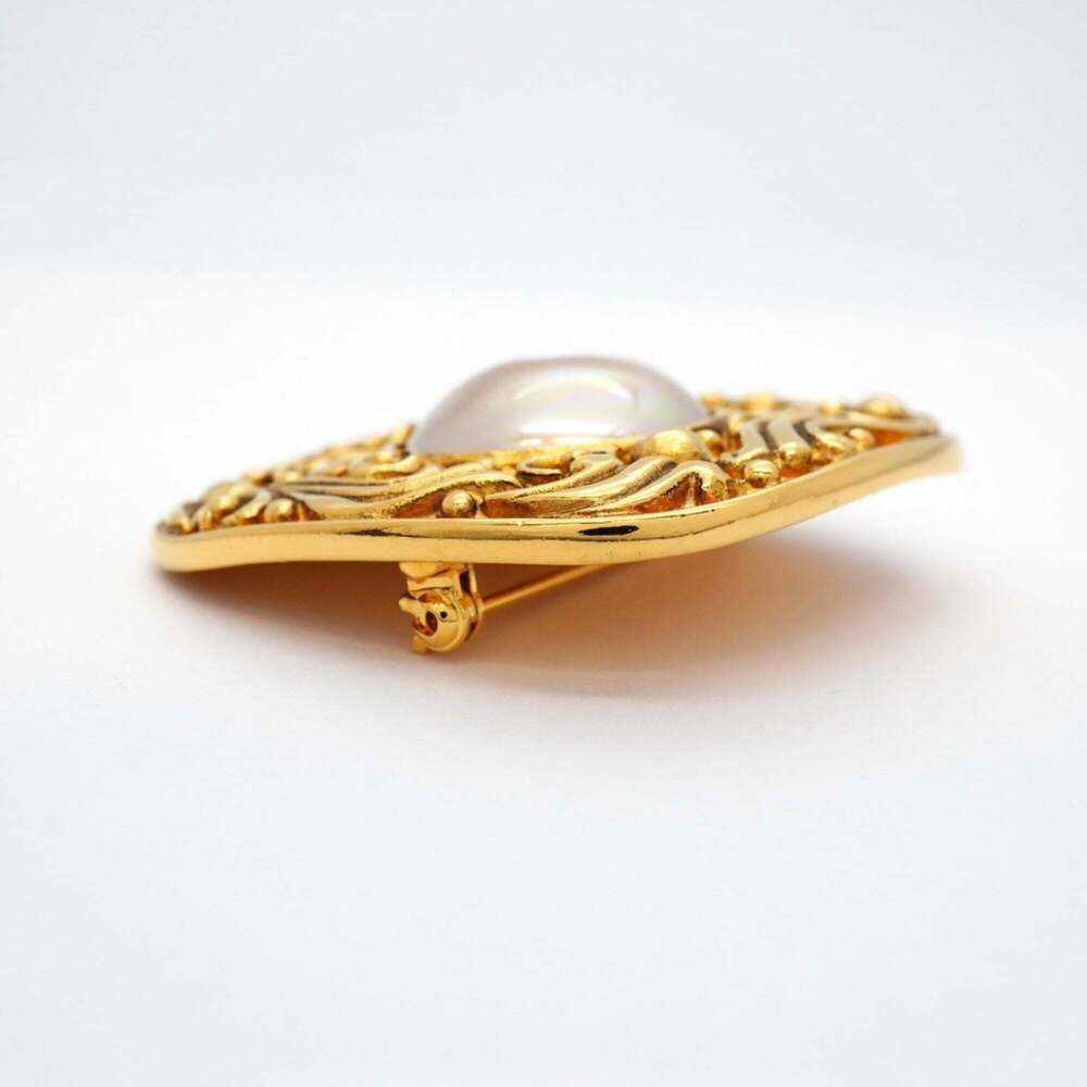 CHANEL Gold Pearl Brooch - Picture 3 of 9